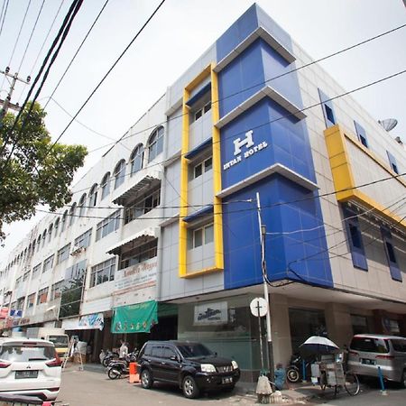 Hotel Reddoorz Near Pasar Turi Station à Kapasari Extérieur photo